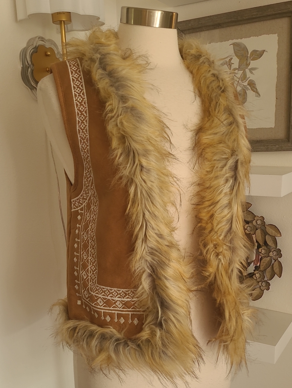 DeJaVu Faux Fur Trim Suede Vest in Camel Small